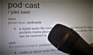 podcast-microphone-14591791709IO